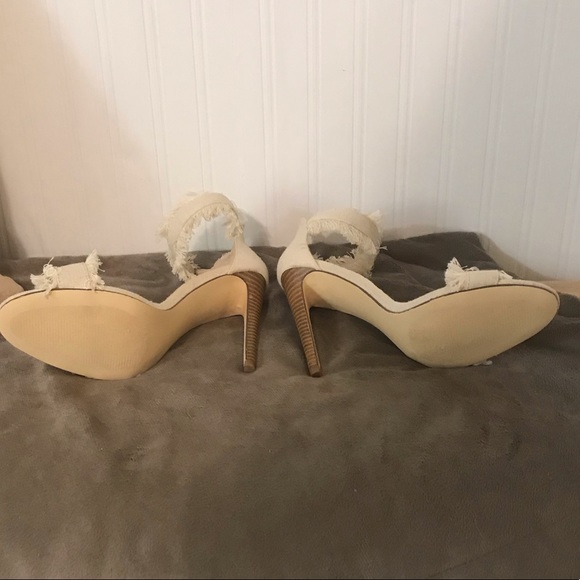 NEW Shoedazzle Heels - Picture 3 of 5